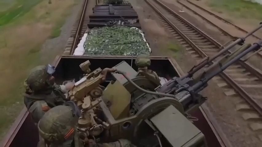 Video: Rusové se pochlubili, jak to vypadá uvnitř obrněného vlaku